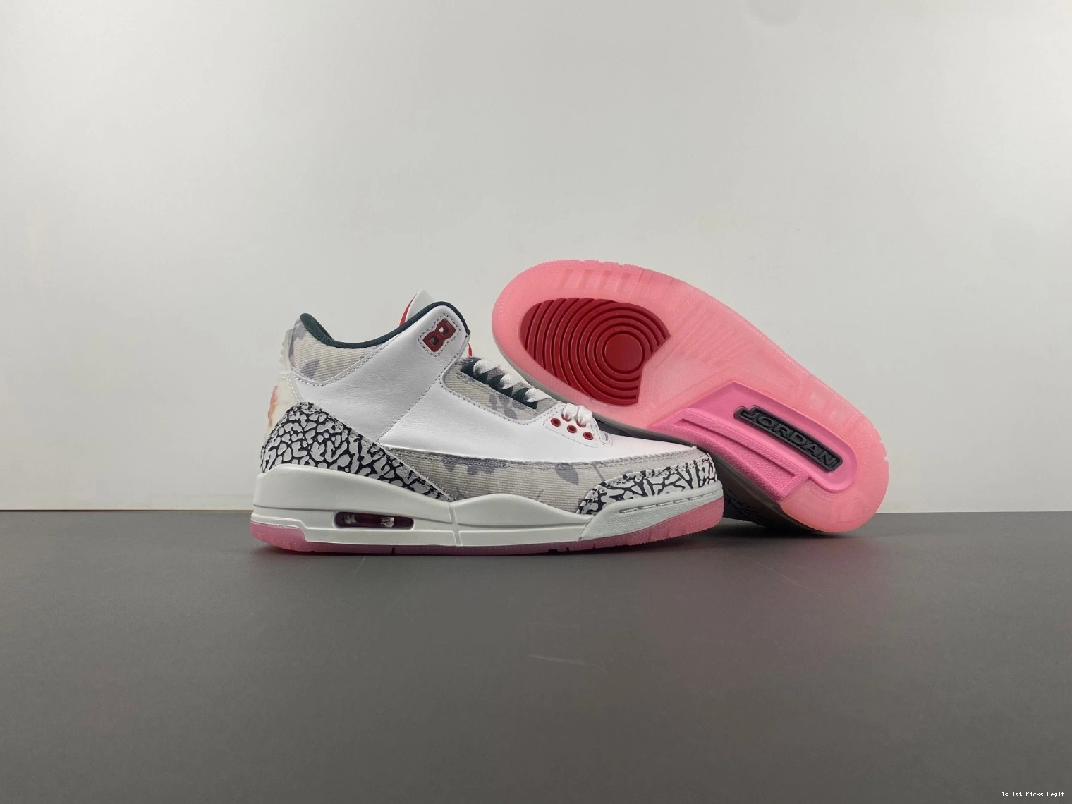 HM6993-100 - Wings Men's 3 Jordan Retro 1218